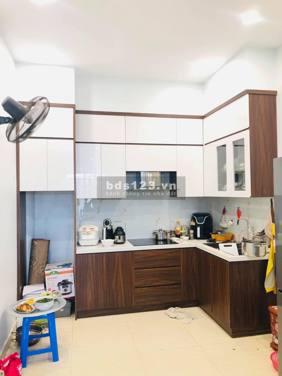 Bán nhà Cầu Giấy, lô góc, diện tích sử dụng 40m2, 3 mặt thoáng, ô tô gần