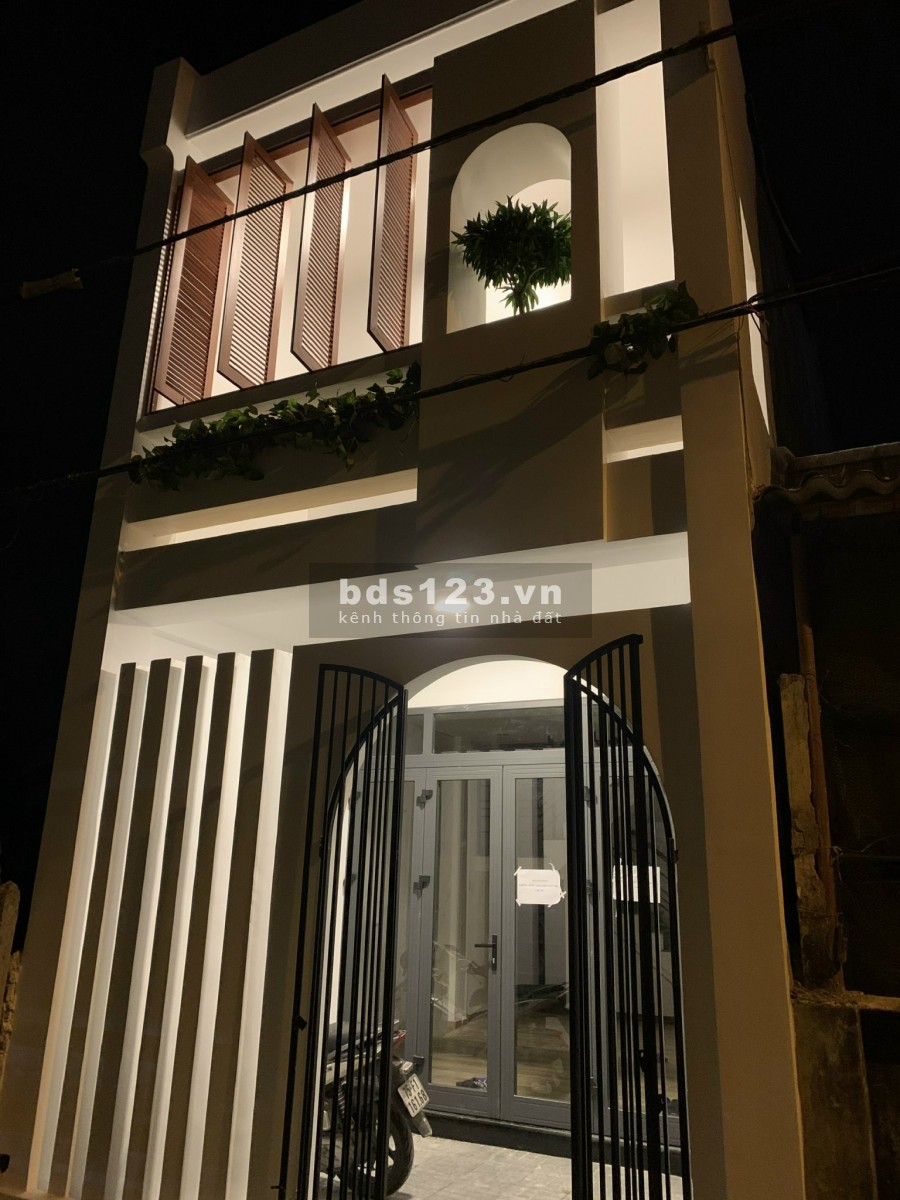Bán nhà mặt tiền kiệt Nguyễn Lộ Trạch, nhà 2 tầng hoàn thiện dọn vào ở ngay, chỉ 2.3xx tỷ