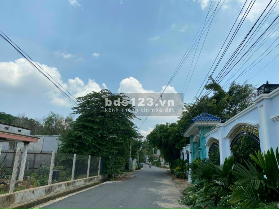 Kẹt tiền bán gấp lô đất diện tích 100m2 phường Tân Định thị xã Bến Cát, sổ riêng
