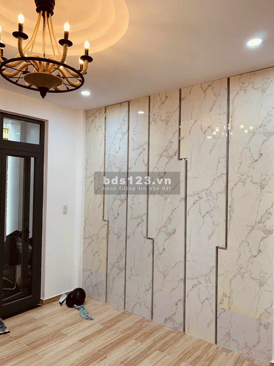 Bán nhà mặt tiền kiệt Nguyễn Lộ Trạch, nhà 2 tầng hoàn thiện dọn vào ở ngay, chỉ 2.3xx tỷ