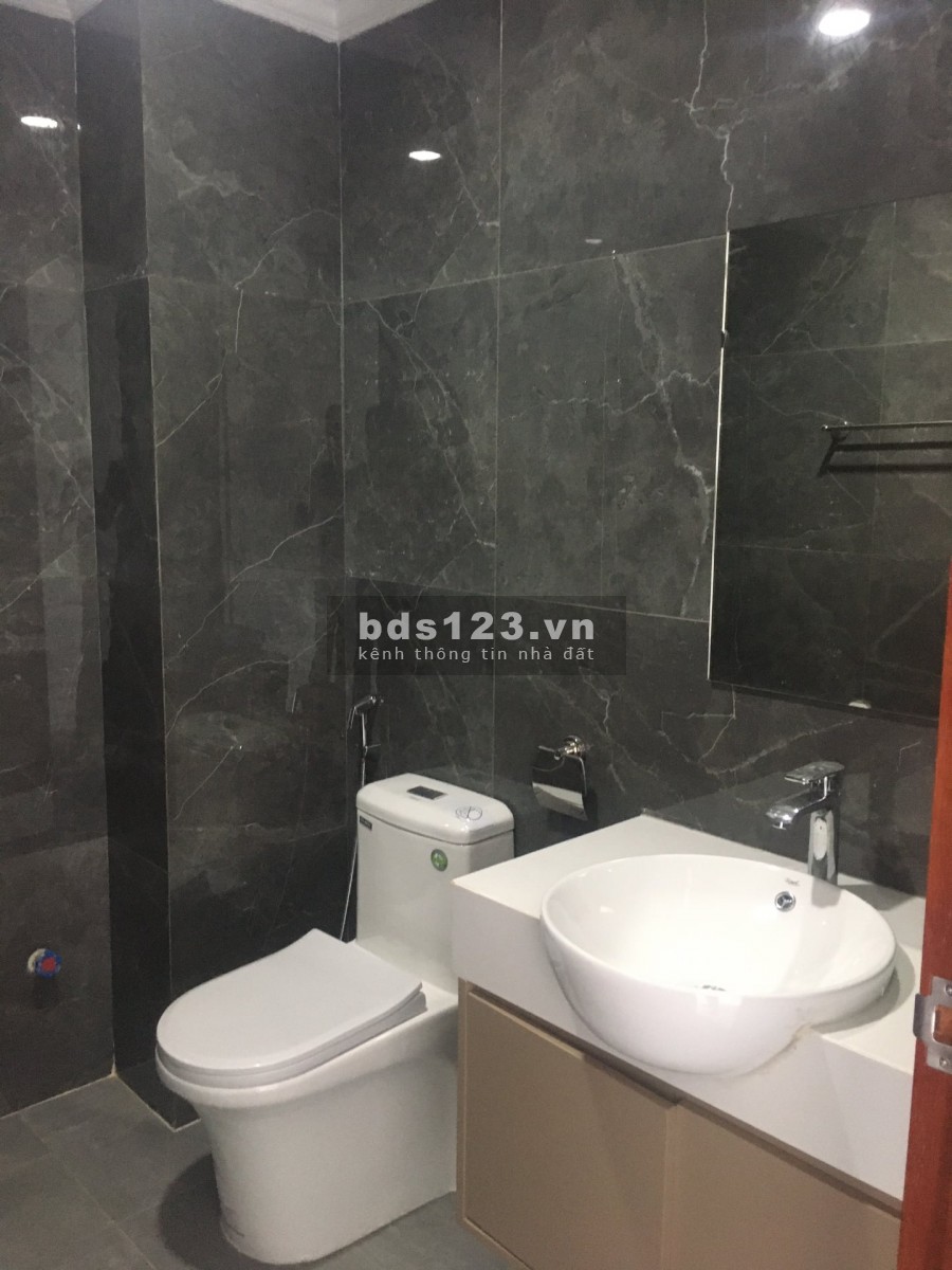 Chính chủ bán nhà 41m2 x 4 tầng Ngọc Hồi, mt 4m, giá chỉ 2.1 tỷ, ngõ 2.5m ba gác đua