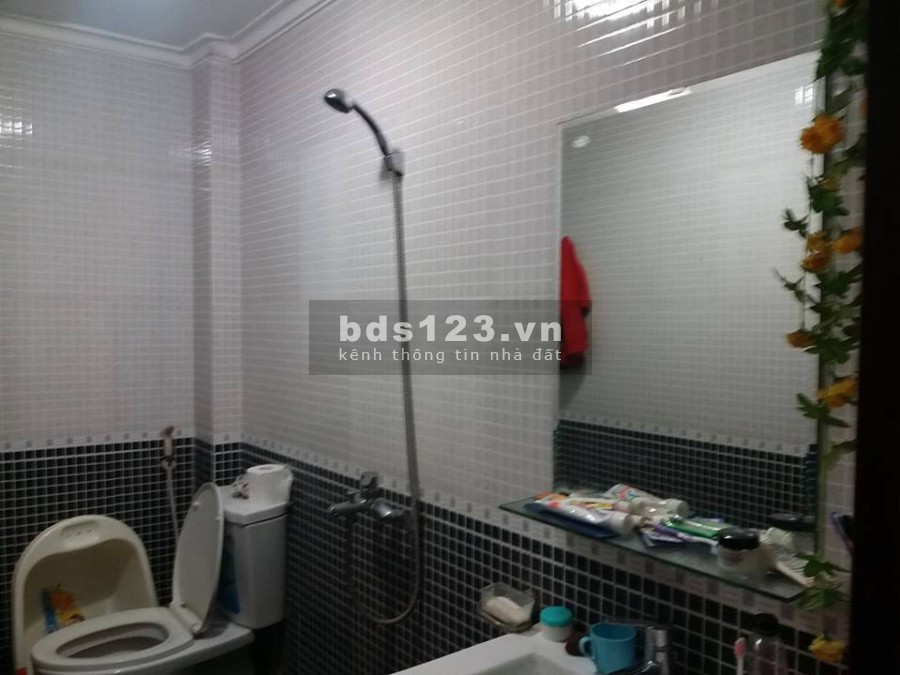 Giảm sốc còn 4,35 tỷ bán nhà đẹp Phố Bồ Đề, Long Biên tặng nội thất view Hồ, lhcc