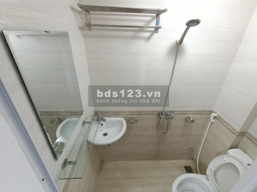 Bán nhà Tân Mai ô tô tránh cách nhà 6 m mặt ngõ thông, giá bán 2.26 tỷ