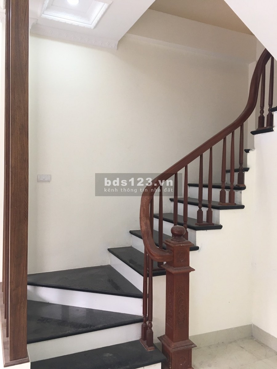 Bán nhà nguyên căn Đàm Quang Trung, Long Biên, diện tích 42m2, giá chỉ 2.8 tỷ, 5 tầng