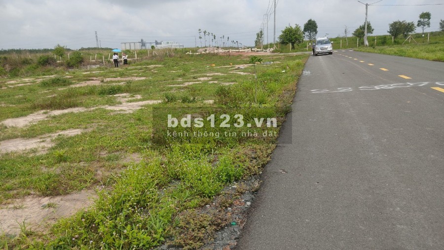 Tôi chính chủ kẹt tiền xoay không ra nên bán gấp lô đất 1700m2, thổ cư 100m2, lhcc