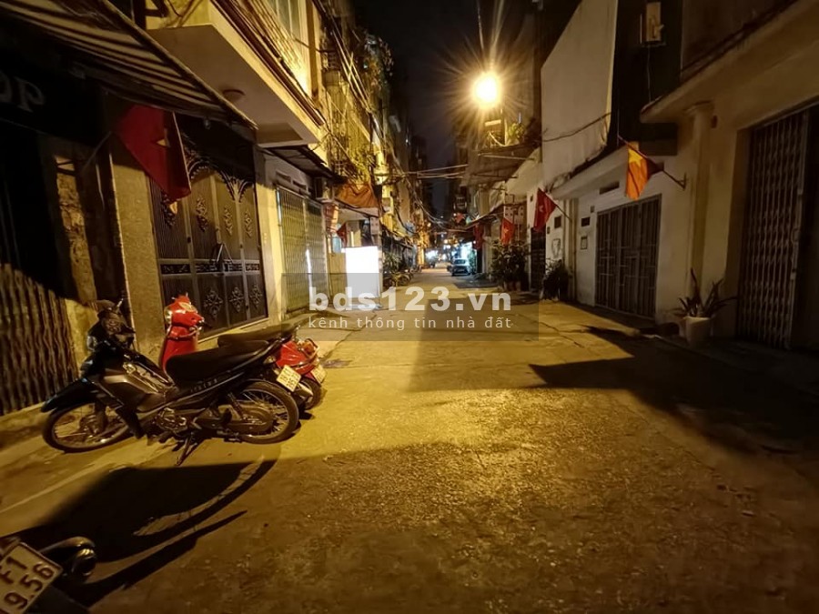 Bán nhà Tân Mai ô tô tránh cách nhà 6 m mặt ngõ thông, giá bán 2.26 tỷ