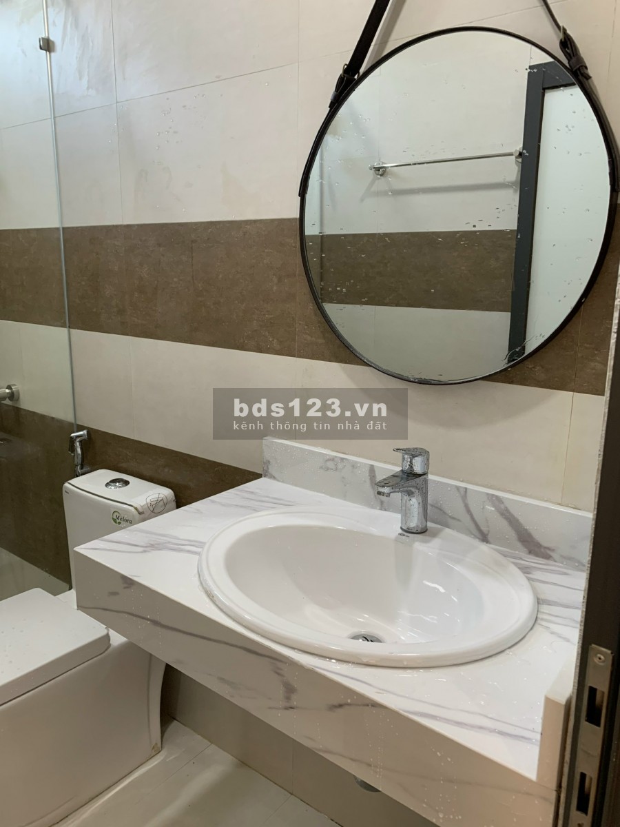 Bán nhà mặt tiền kiệt Nguyễn Lộ Trạch, nhà 2 tầng hoàn thiện dọn vào ở ngay, chỉ 2.3xx tỷ