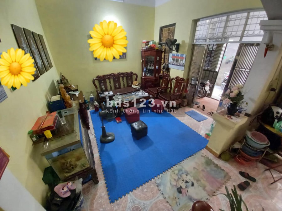 Bán nhà Hoàng Quốc Việt, dt 43m2, 3 tầng, mt 6,8m, giá bán 3,65 tỷ, 3 mặt thoáng
