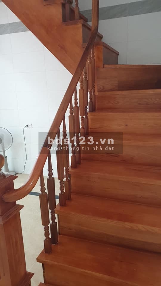 Chinh chủ bán nhà mặt phố Trung Liệt, ba bước ra phố, có sân để xe chung