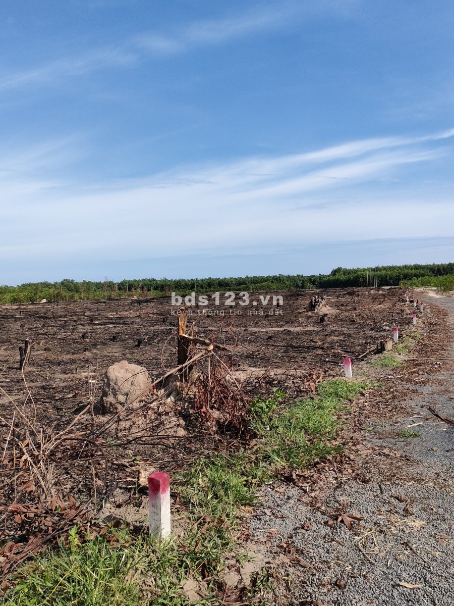 Bán đất Láng Dài, đất đỏ gân sân bay, giá sỉ khu đất 2 mặt tiền đường, giá siêu tốt