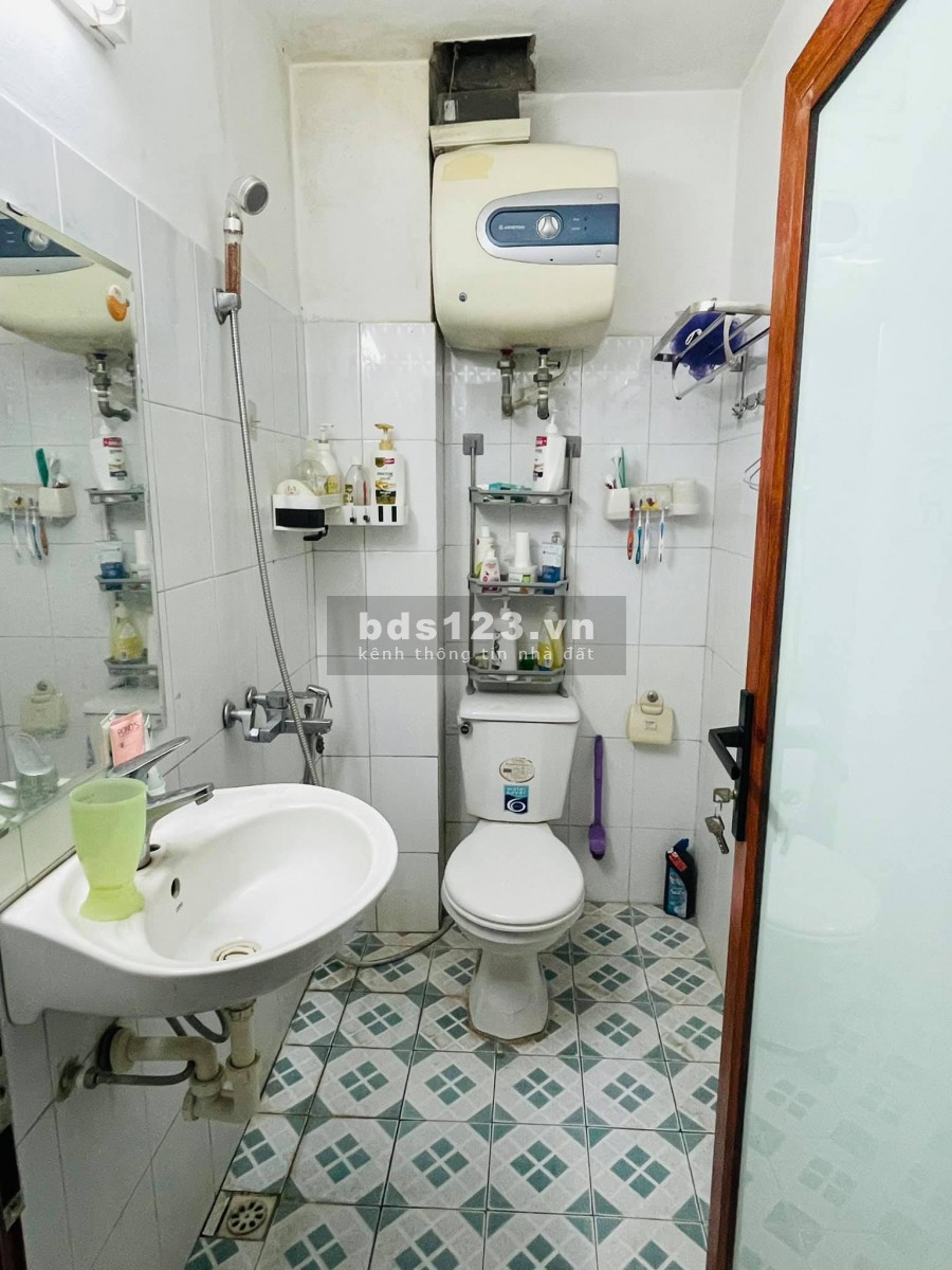 Tiếc mà phải bán nhà Hào Nam, ngõ thông, ở sướng, diện tích 35m2 5 tầng giá 3.7 tỷ