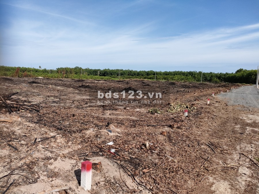 Bán đất Láng Dài, đất đỏ gân sân bay, giá sỉ khu đất 2 mặt tiền đường, giá siêu tốt