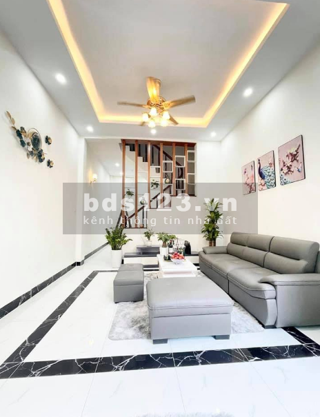 Bán hàng hiếm phố Nguyễn Ngọc Vũ, tặng nội thất ô tô gần phố, sổ vuông, ô tô vào nhà