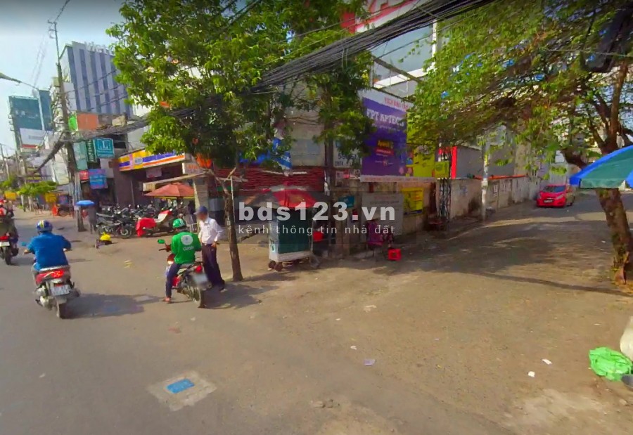 Bán nhà hẻm 590 Cách Mạng Tháng Tám, Quận 3 dt 44m2, 4 phòng ngủ