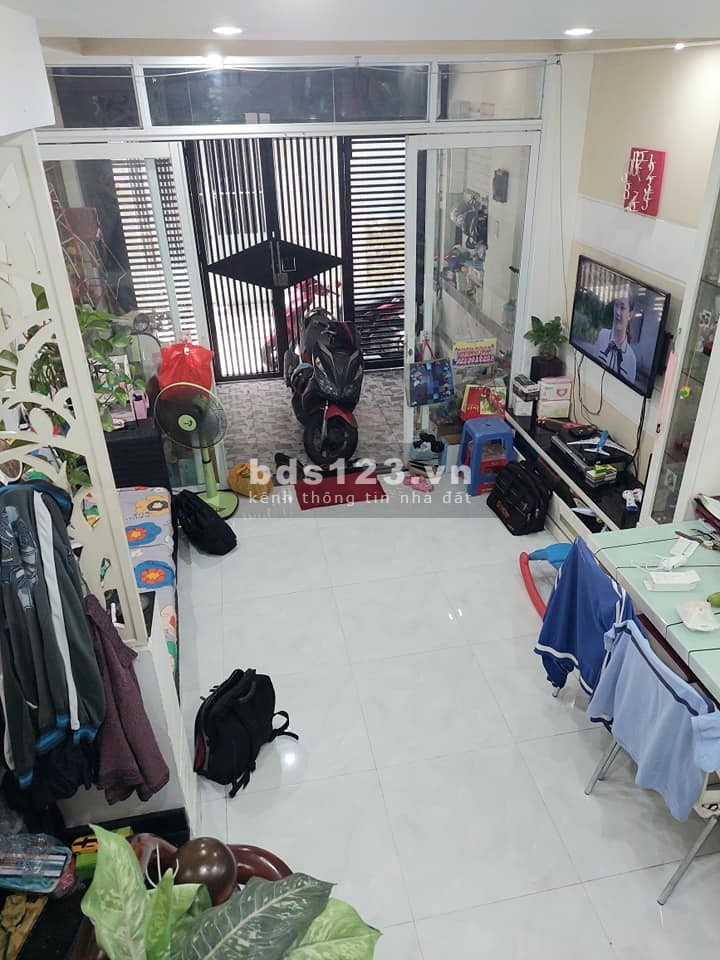 Bán nhà nguyên căn còn mới 5 tầng, sát công viên Gia Định, sổ hồng riêng chính chủ