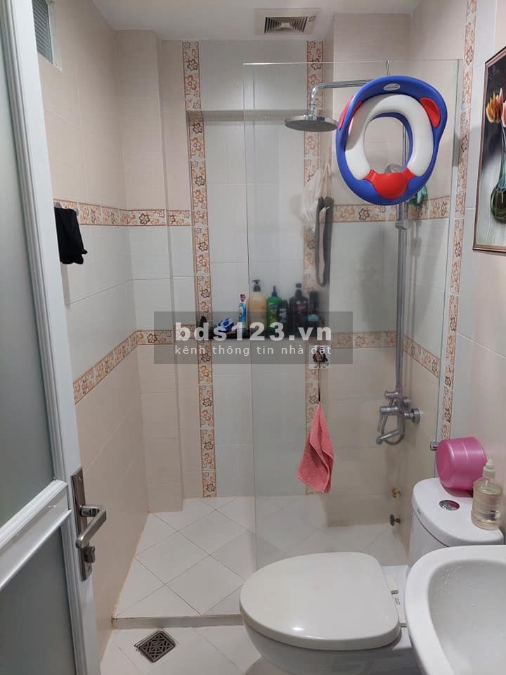 Bán nhà nguyên căn còn mới 5 tầng, sát công viên Gia Định, sổ hồng riêng chính chủ