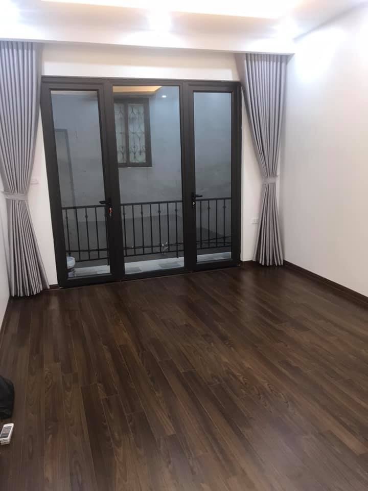Bán gấp nhà phố Lương Đình Của, Đống Đa Của 25m2 5T MT 3 giá chỉ 2,15 tỷ.