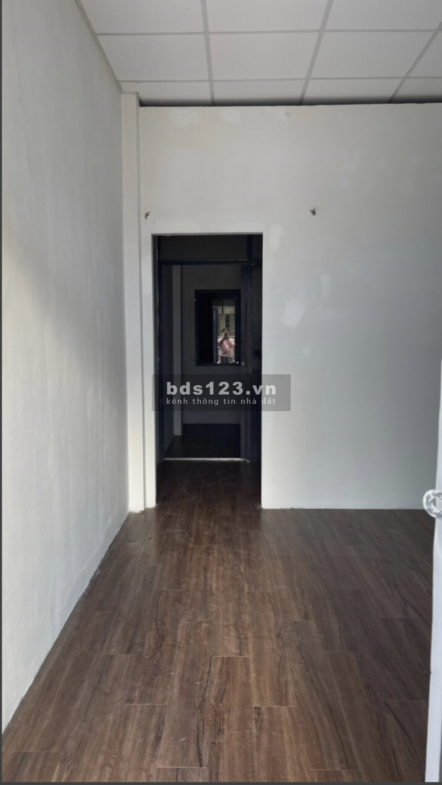 Cần bán nhà tại Quận Tân Bình đường Lạc Long Quân, gần nhà thờ, trường học cửa hàng