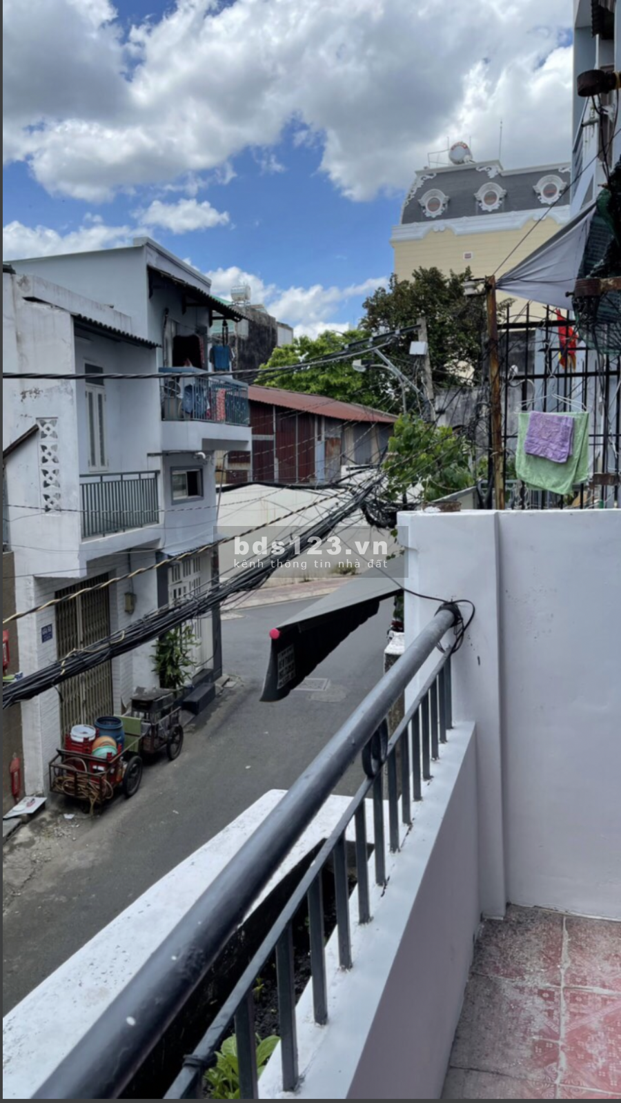 Cần bán nhà tại Quận Tân Bình đường Lạc Long Quân, gần nhà thờ, trường học cửa hàng