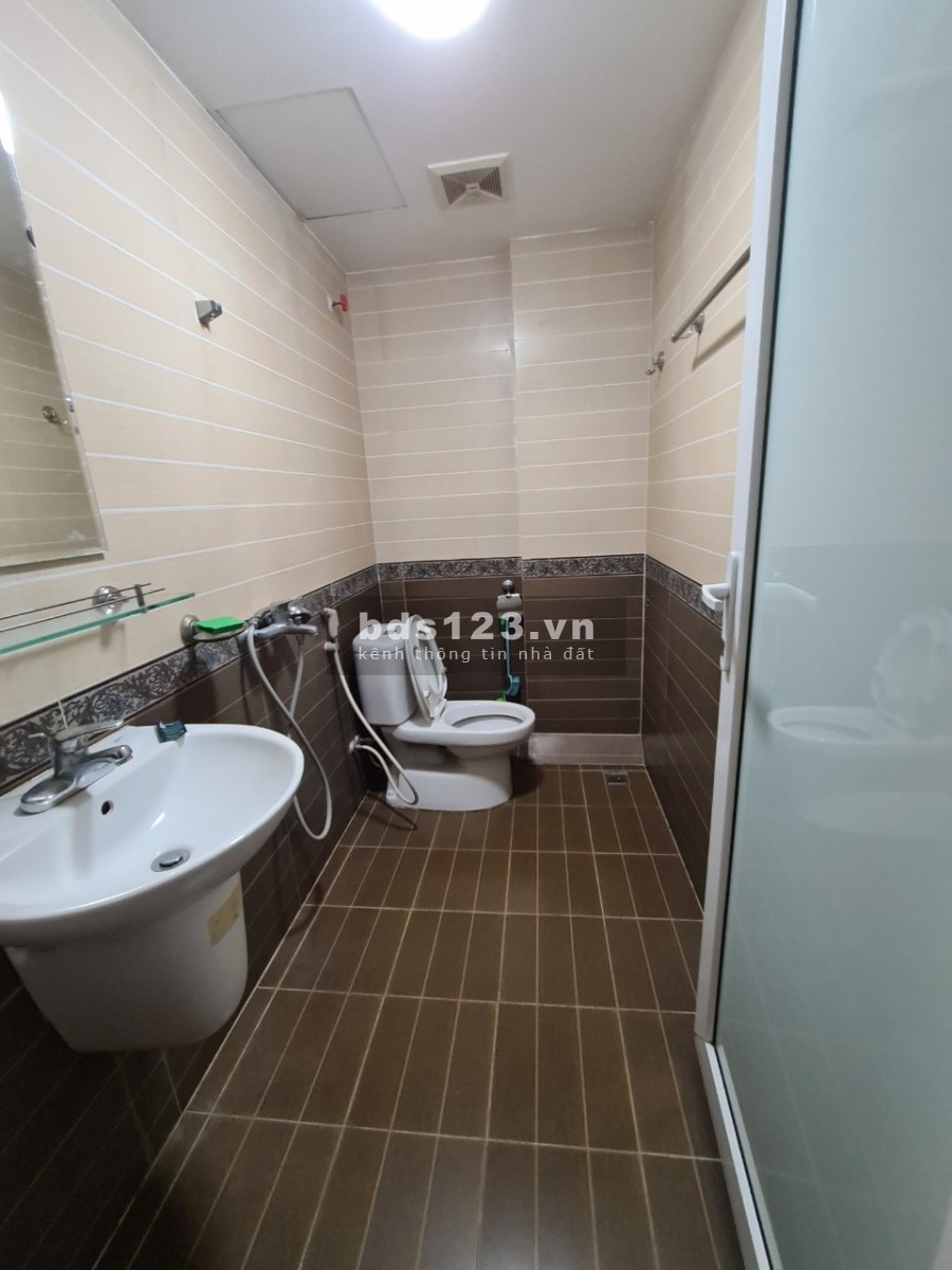 Cần cho thuê nhà riêng đường Hoàng Quốc Việt: nhà 4 tầng, diện tích 50m2, full đồ