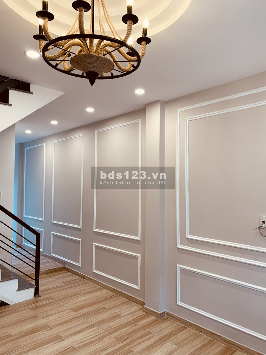 Bán nhà mặt tiền kiệt Nguyễn Lộ Trạch, nhà 2 tầng hoàn thiện dọn vào ở ngay, chỉ 2.3xx tỷ