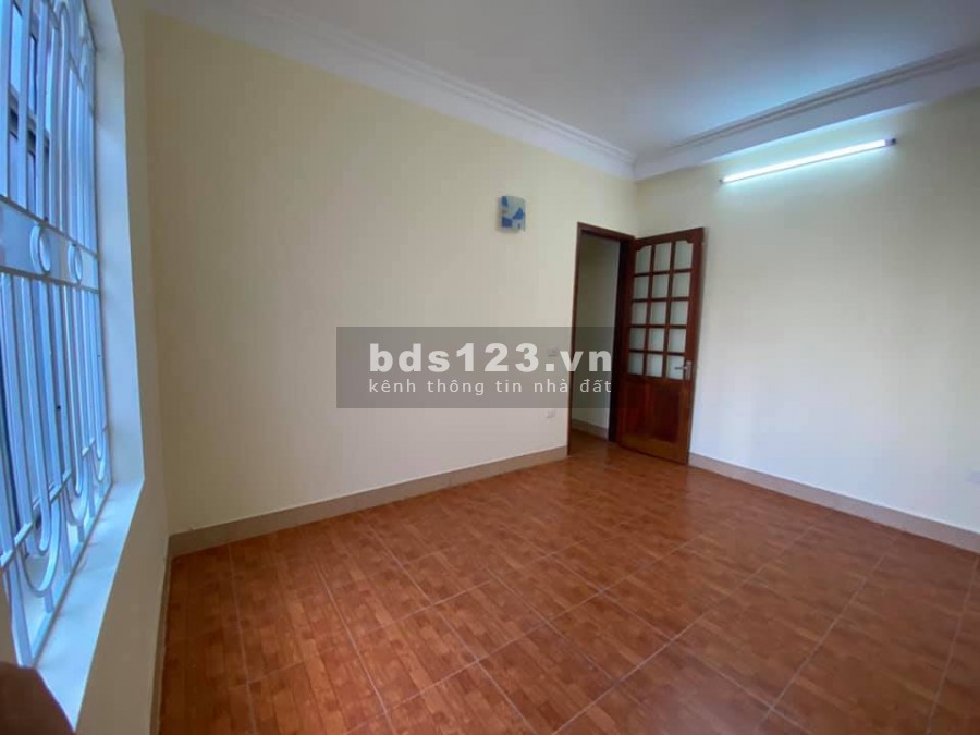 Bán nhà nguyên căn chính chủ Lạc Long Quân, view hồ Tây giá chỉ 18 tỷ