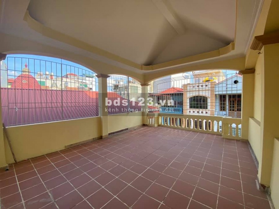Bán nhà nguyên căn chính chủ Lạc Long Quân, view hồ Tây giá chỉ 18 tỷ
