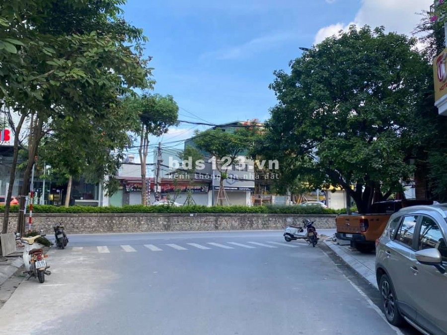 Bán nhà nguyên căn chính chủ Lạc Long Quân, view hồ Tây giá chỉ 18 tỷ
