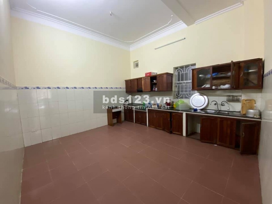 Bán nhà nguyên căn chính chủ Lạc Long Quân, view hồ Tây giá chỉ 18 tỷ