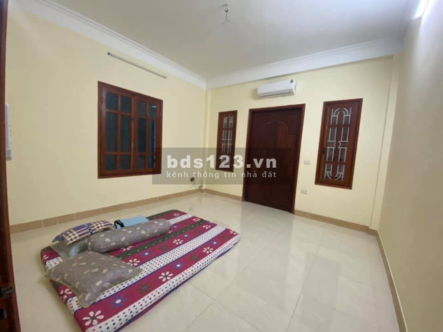 Bán nhà nguyên căn chính chủ Lạc Long Quân, view hồ Tây giá chỉ 18 tỷ