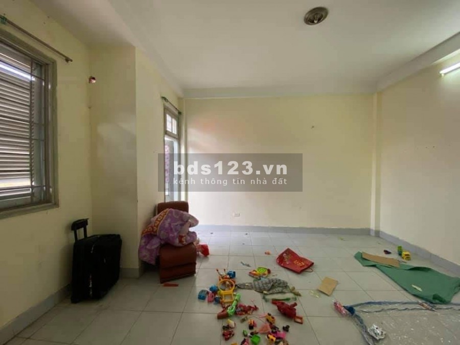 Phố Láng Hạ, Lô Góc Gara Ô TÔ, Bán Nhà DT: 70m x 4T, MT: 5M. Giá: 7.8 tỷ