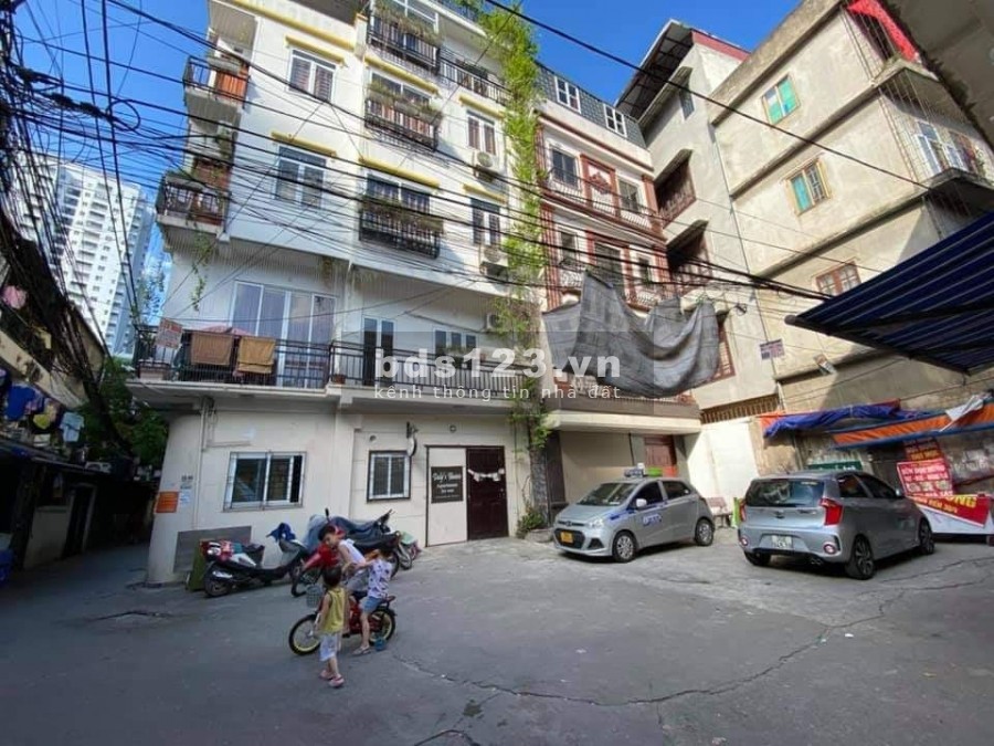 Phố Láng Hạ, Lô Góc Gara Ô TÔ, Bán Nhà DT: 70m x 4T, MT: 5M. Giá: 7.8 tỷ