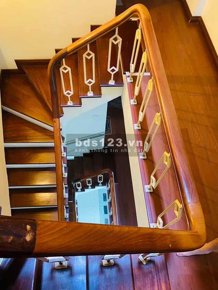 Nhà đẹp Lạc Trung, dt 60m2, 5 tầng ô tô đỗ cửa vỉa hè 2 bên kinh doanh đỉnh, giá chào 5 tỷ