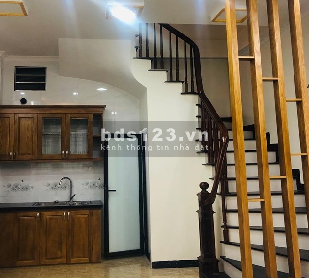 Bán nhà phố giá rẻ Dương Quảng Hàm dt 60m2, 5 tầng, mt 5m, ô tô ra vào giá 5 tỷ, lh 0385605252