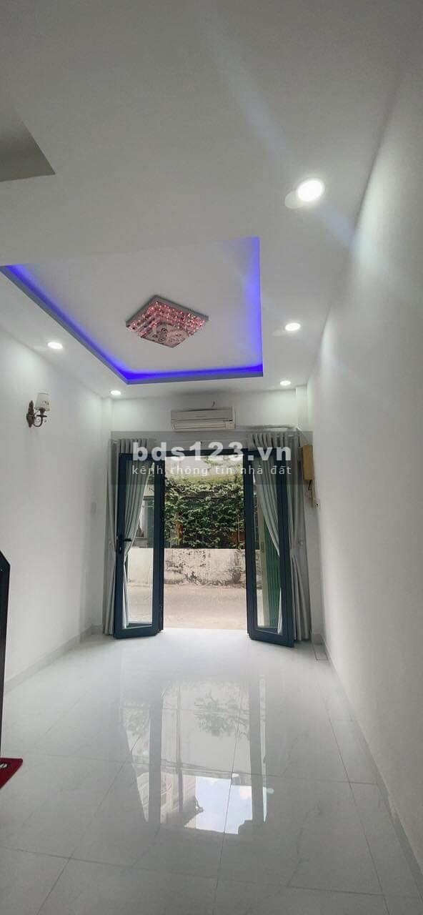 Bán nhà nguyên căn Nguyên Hồng, Quận Gò Vấp, dt 18m2, nở hậu 5.2m, giá chỉ 2.5 tỷ