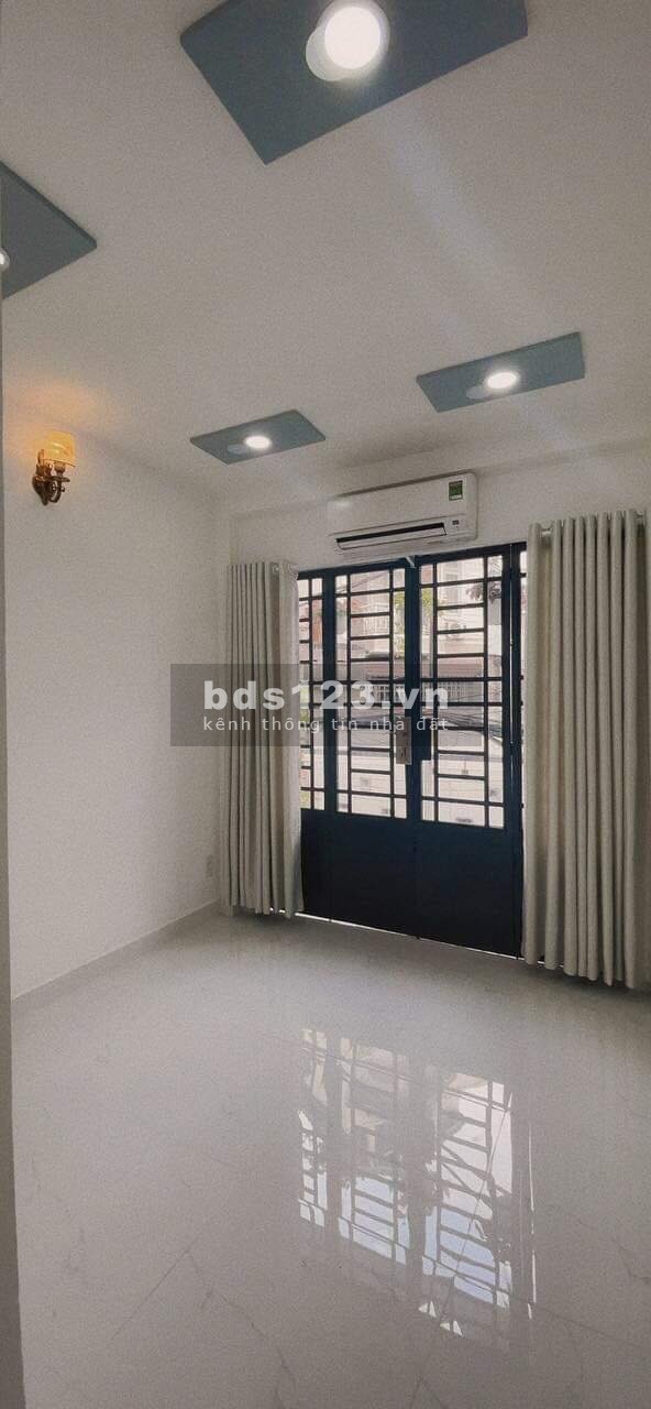 Bán nhà nguyên căn Nguyên Hồng, Quận Gò Vấp, dt 18m2, nở hậu 5.2m, giá chỉ 2.5 tỷ