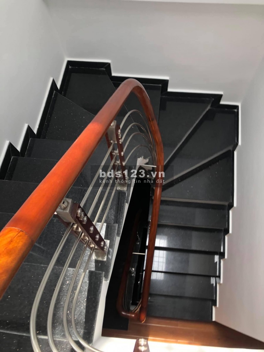 Nhà mới xây 5 tầng ngõ 208 Thụy Khuê dt 54m2 mt 4m giá 7,5 tỷ lh 0392969999