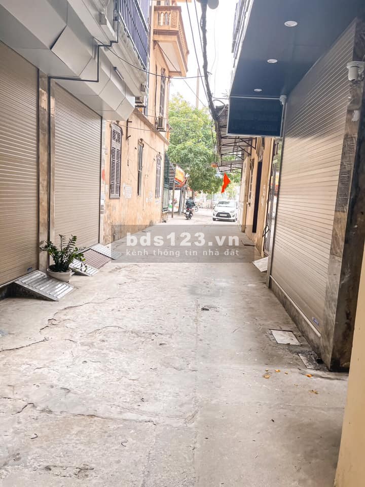 Bán Nhà Quang Trung, dt 60m2 2 tầng, mt 4m, giá nhỉnh 2 tỷ, ô tô đôc cửa, giá bao tốt