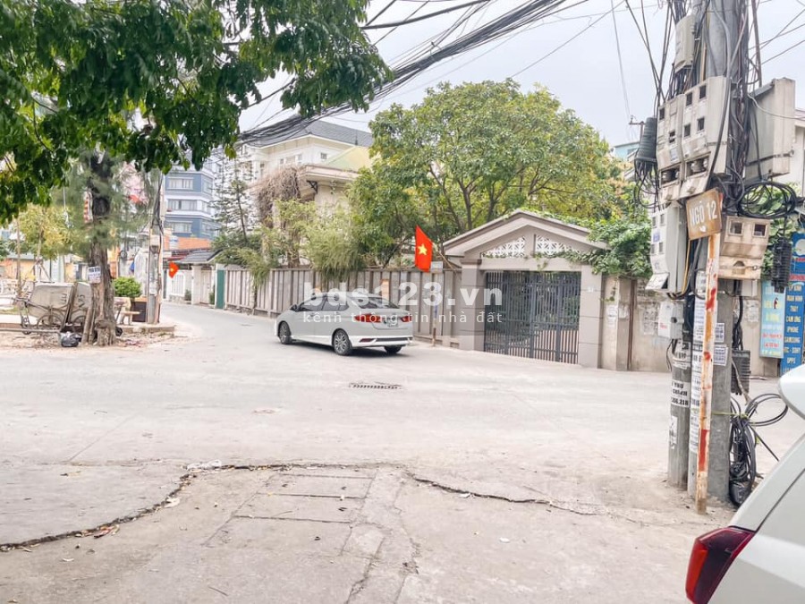 Bán Nhà Quang Trung, dt 60m2 2 tầng, mt 4m, giá nhỉnh 2 tỷ, ô tô đôc cửa, giá bao tốt