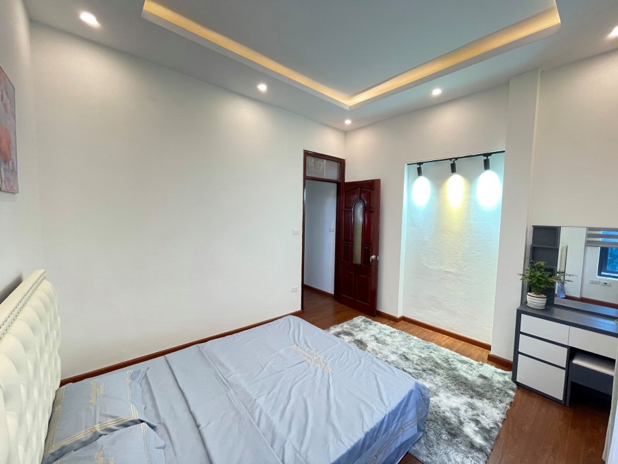 Bán nhà diện tích 40m2 trung tâm quận Cầu Giấy Ô tô đỗ cửa giá nhỉnh 4 tỷ
