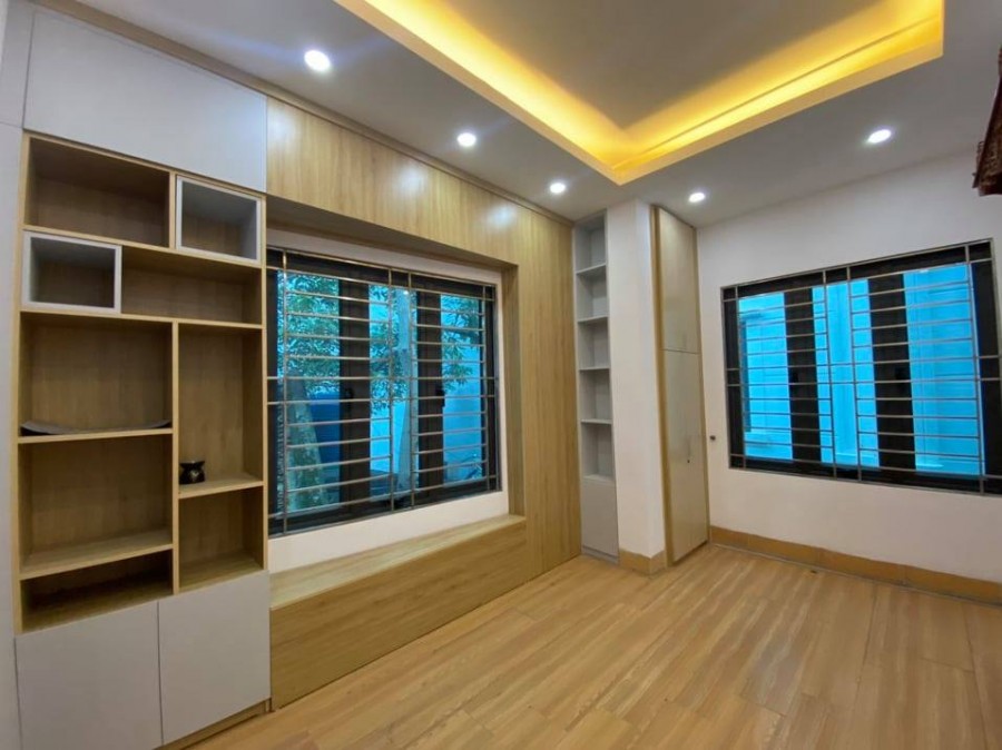 Bán nhà ở sướng lô góc Hà Trì, dt 33m2, giá 2.52 tỷ, ô tô đỗ gần, sổ chính chủ