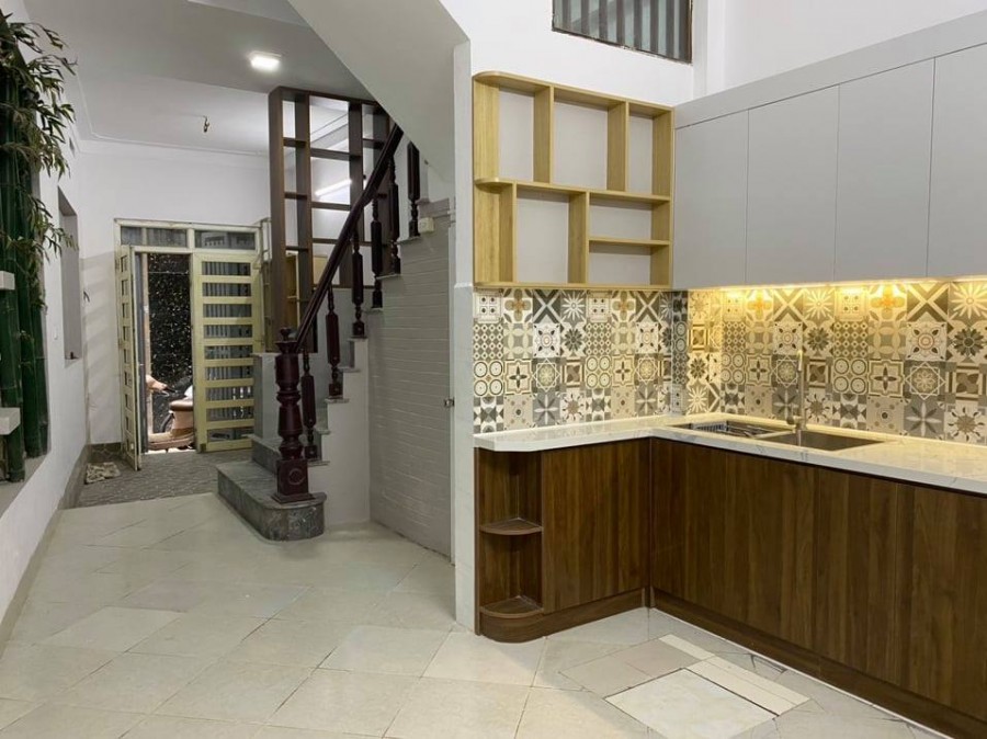 Bán nhà ở sướng lô góc Hà Trì, dt 33m2, giá 2.52 tỷ, ô tô đỗ gần, sổ chính chủ