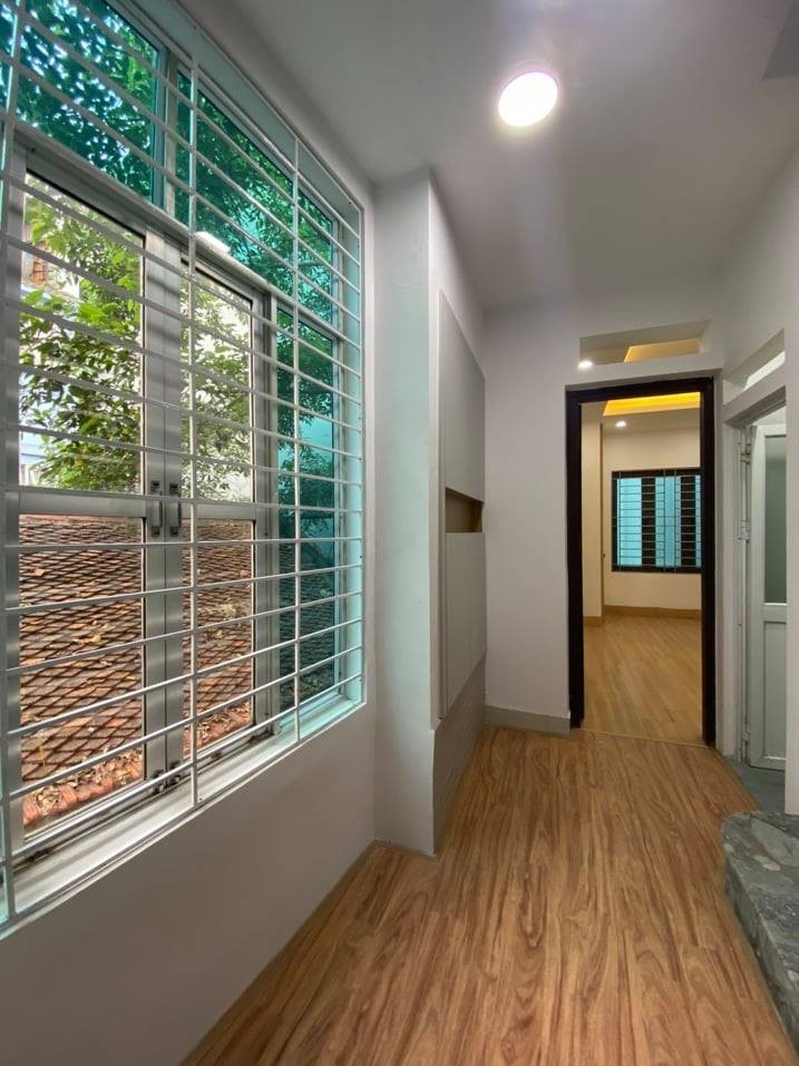 Bán nhà ở sướng lô góc Hà Trì, dt 33m2, giá 2.52 tỷ, ô tô đỗ gần, sổ chính chủ