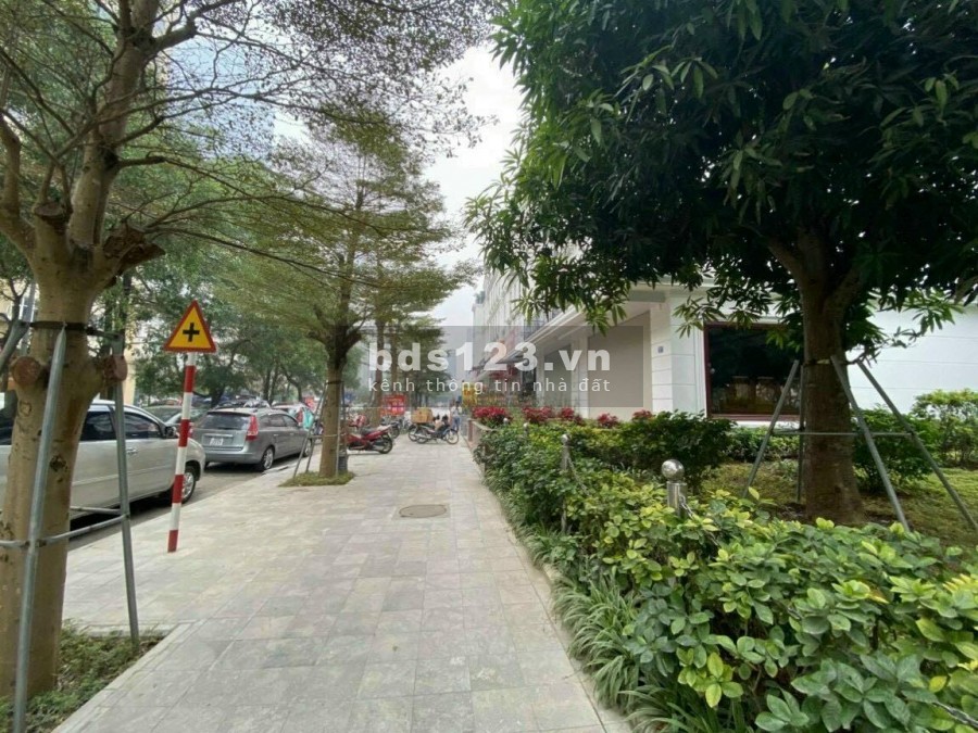Bán gấp căn nhà khu đô thị Nam Trung Yên, tổng sử dụng 400m2