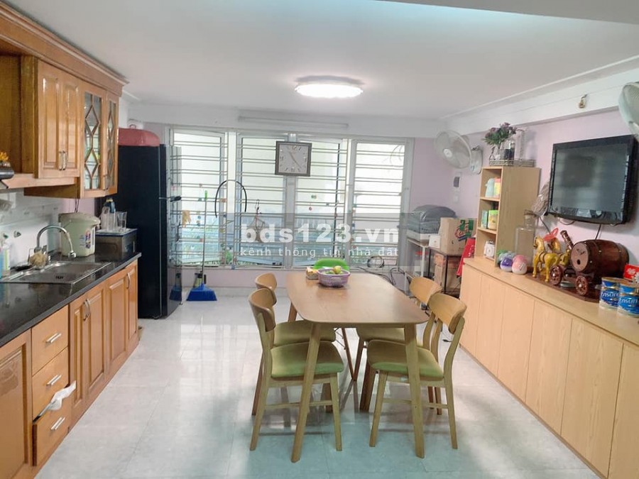 Bán nhà 5 tầng Hoa Lâm Long Biên 40m giá 3.75 tỷ nhà mới đẹp chủ nhà xinh gái chưa có người yêu .