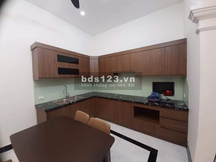 Minh Khai giá 3.65 tỷ, dt 45m2 x 3 tầng, vị trí đẹp, ngõ thông rất nhiều phố, tiện giao thông đi lại