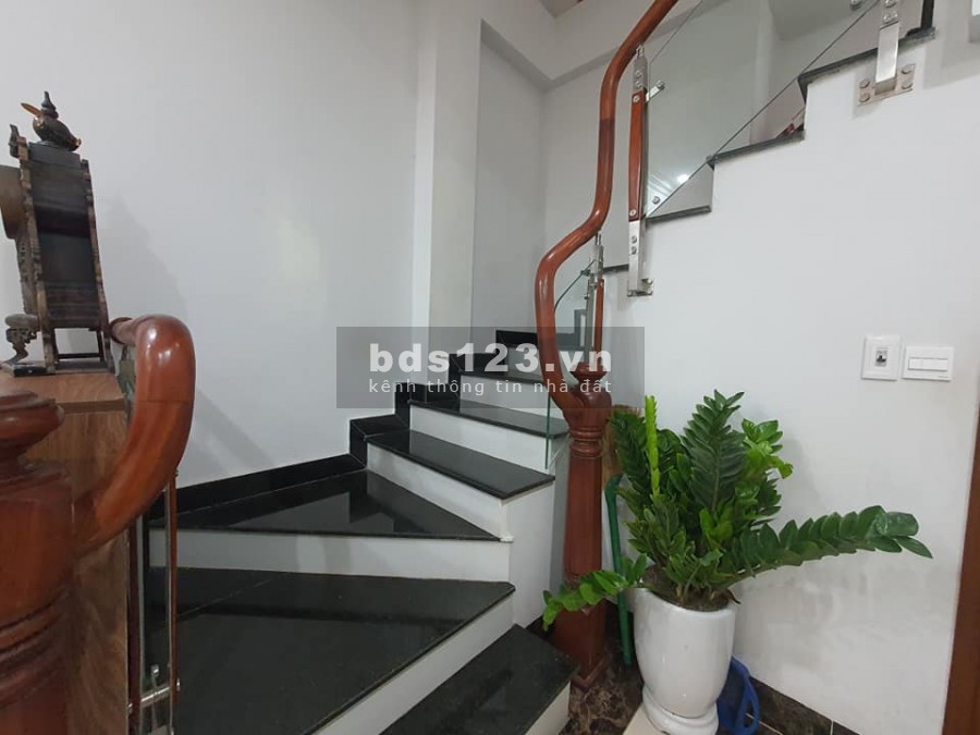 Bán nhà Chiến Thắng bao đẹp, thông thoáng, kinh doanh sầm uất, ô tô đỗ cửa