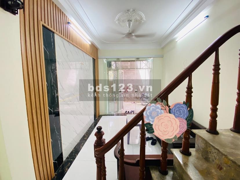Bán nhà Vĩnh Hưng cực đẹp dt 30m x 5 tầng giá chỉ nhỉnh 2 tỷ có thương lượng sâu