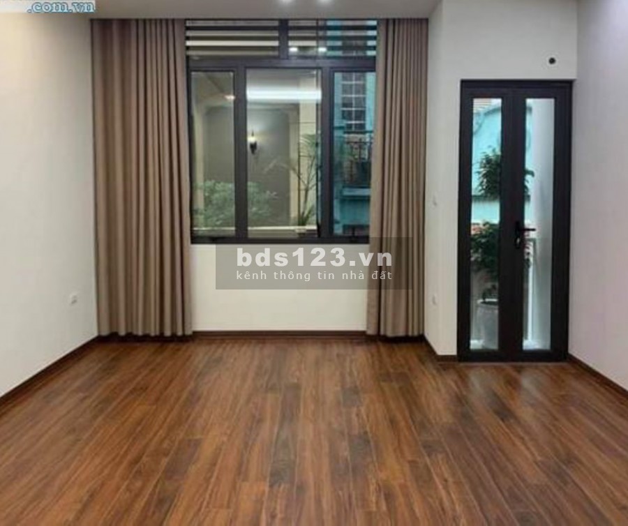 Bán Nhà Ngõ Ô Tô Hoàng Quốc Việt, Cầu Giấy, 5 tầng, dt 37m2, giá 5,2 tỉ, nhà mới xây