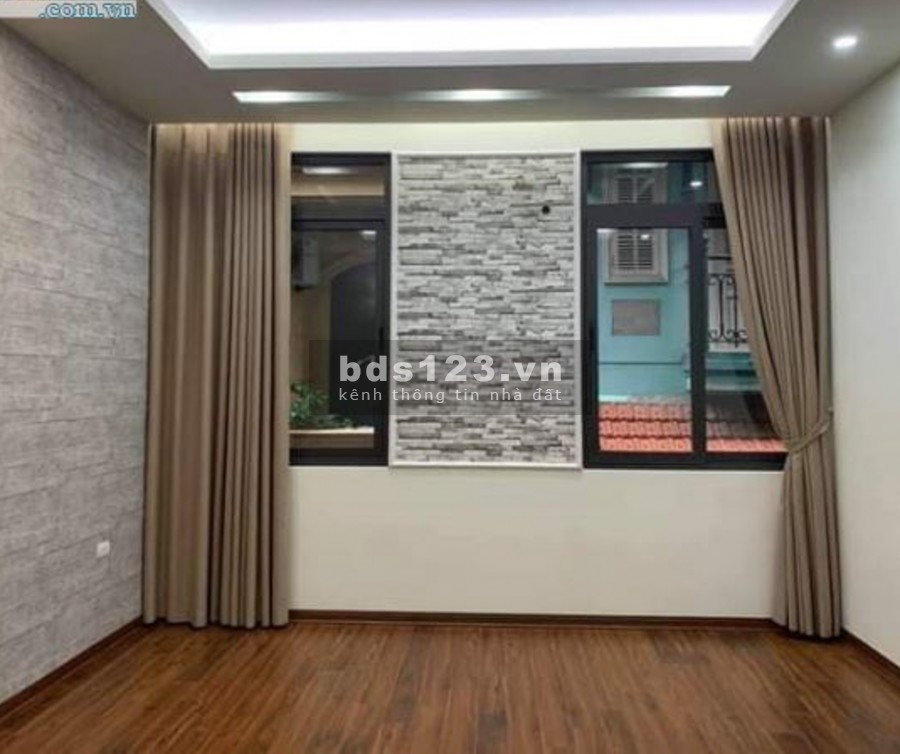Bán Nhà Ngõ Ô Tô Hoàng Quốc Việt, Cầu Giấy, 5 tầng, dt 37m2, giá 5,2 tỉ, nhà mới xây